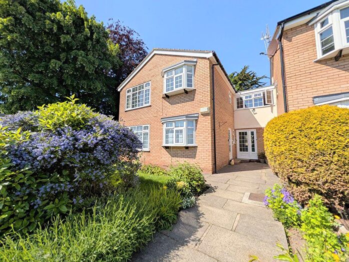 2 Bedroom Flat To Rent In Let - Rivington Close, Birkdale Village - Two Bedroom Apt, PR8