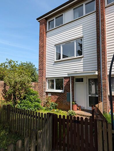 5 Bedroom End Of Terrace House For Sale In Clee Rise, Northampton, NN5
