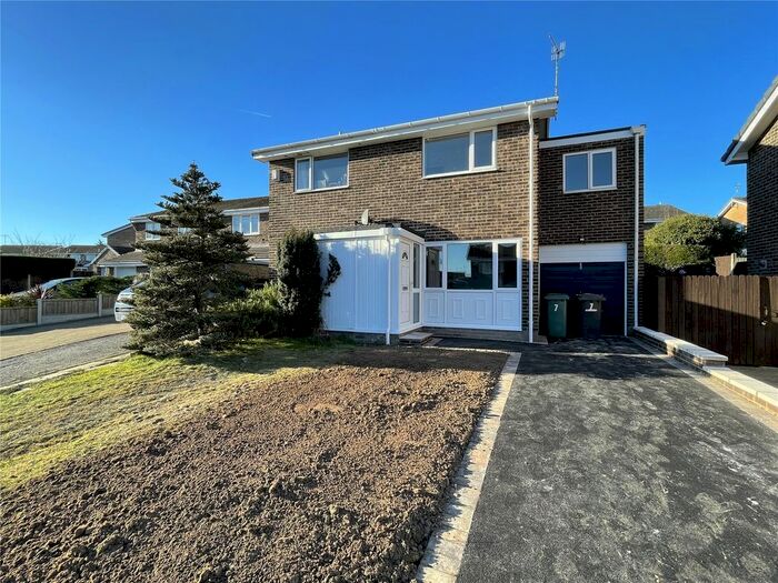 3 Bedroom Semi-Detached House To Rent In Ullswater Drive, Dronfield, Sheffield, S18