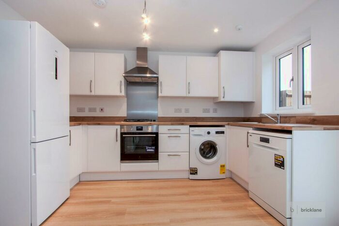 3 Bedroom Town House To Rent In Gainsborough Avenue, Bristol, BS10