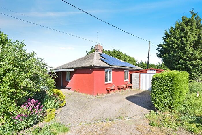 2 Bedroom Detached Bungalow For Sale In Nene Terrace Road, Crowland, Peterborough, PE6