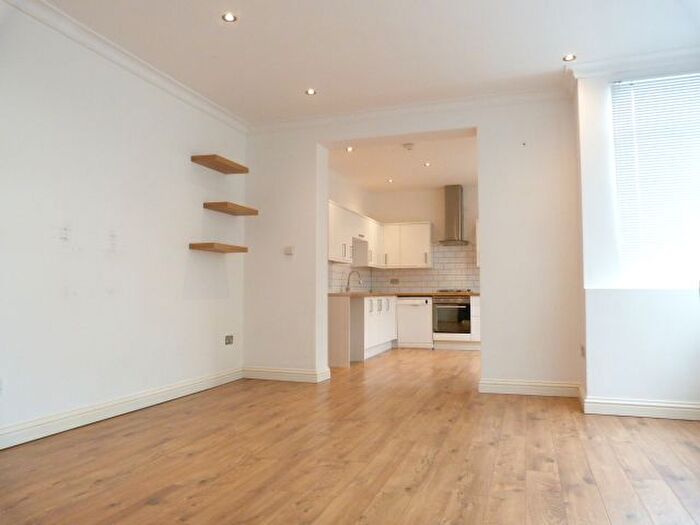 2 Bedroom Flat To Rent In Engel Park, Mill Hill, NW7