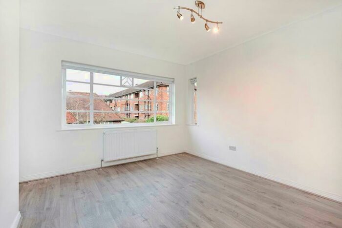 2 Bedroom Apartment To Rent In Denison Close, Hampstead Garden Suburb, N2