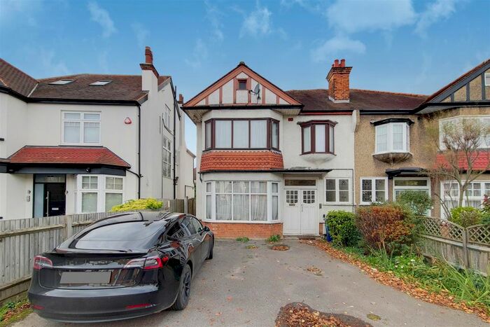 2 Bedroom Flat To Rent In Flower Lane, Mill Hill, London, NW7