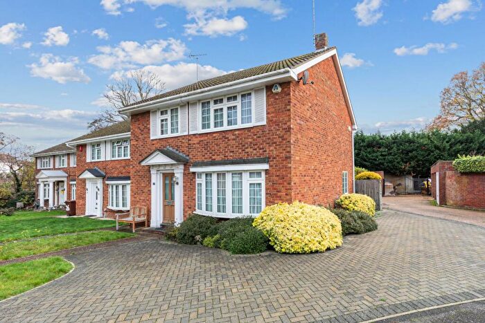 4 Bedroom Detached House For Sale In Temple Mead Close, Stanmore, HA7