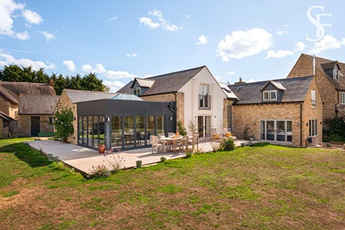 5 Bedroom Barn Conversion For Sale In North Street, Aston, OX18