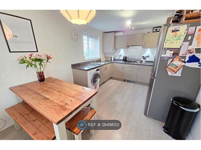 3 Bedroom Semi Detached House To Rent In Heatherfields Crescent, Doncaster, DN11