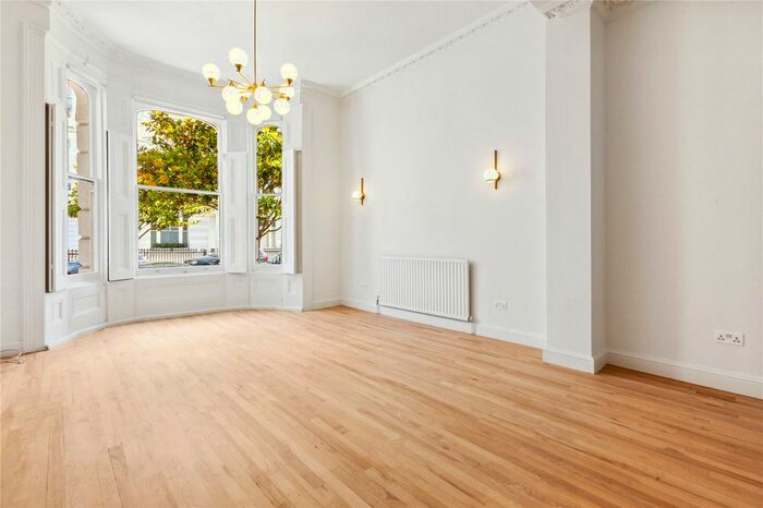 3 Bedroom Flat To Rent In Arundel Gardens, London, W11