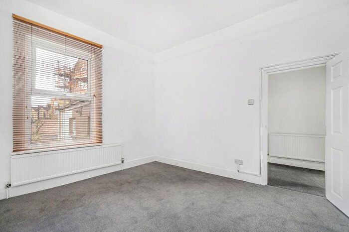 2 Bedroom Apartment For Sale In Maxted Road, Peckham Rye, London, SE15