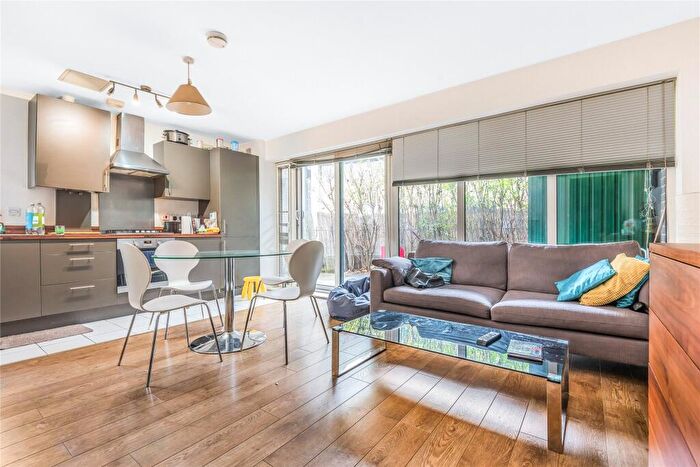 2 Bedroom Flat To Rent In Whatman House, Wallwood Street, London, E14