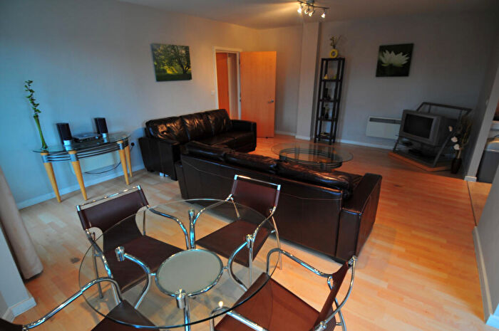 2 Bedroom Flat To Rent In High Street, Crawley, RH10