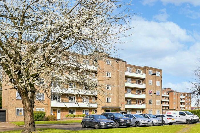 3 Bedroom Flat To Rent In Sulivan Court, Broomhouse Lane, London, SW6
