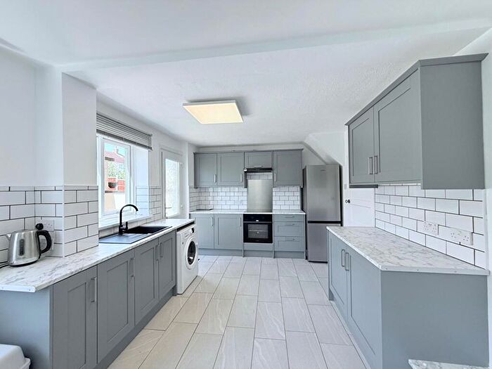 3 Bedroom House To Rent In Brooksby Lane, Clifton, NG11