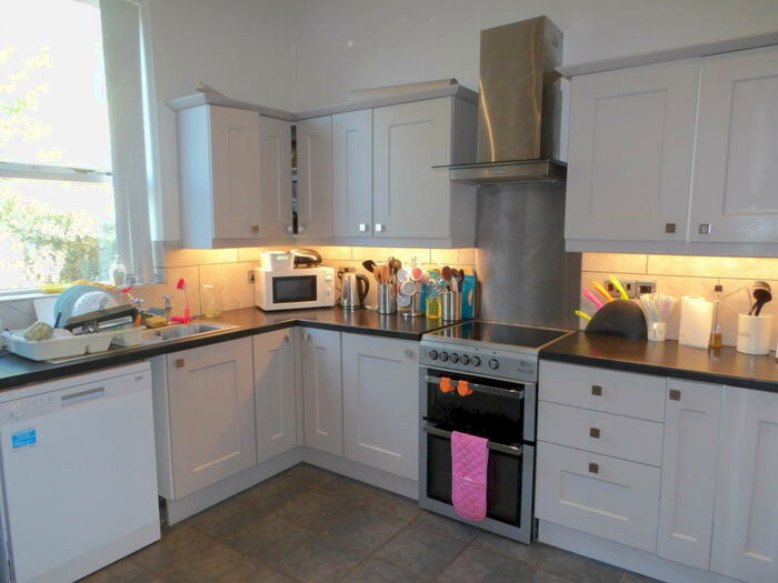 6 Bedroom House To Rent In Beds &#pppw Elm Tree Avenue, West Bridgford, NG2