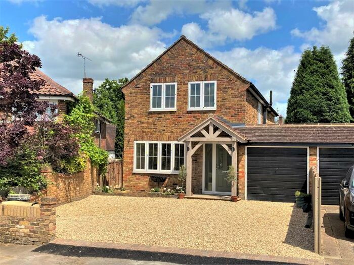 4 Bedroom Link Detached House To Rent In Brookwood, GU24