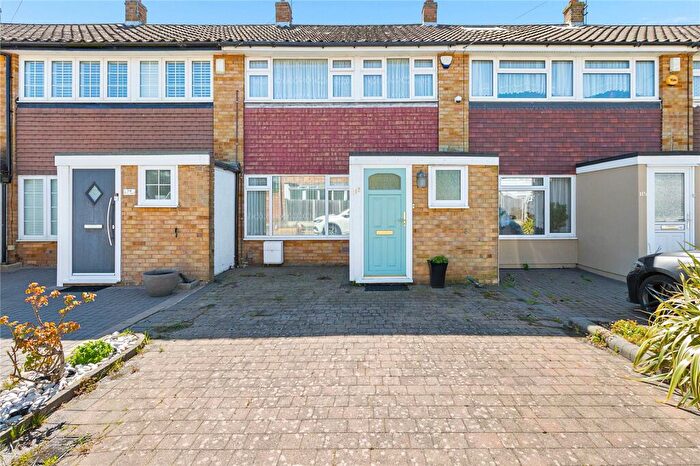 3 Bedroom Terraced House For Sale In Jubilee Avenue, Romford, RM7