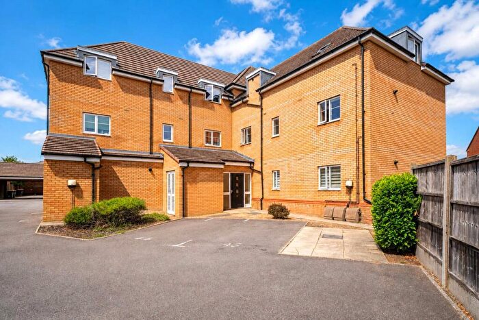 2 Bedroom Apartment For Sale In Fieldfare, Leighton Buzzard, Bedfordshire, LU7