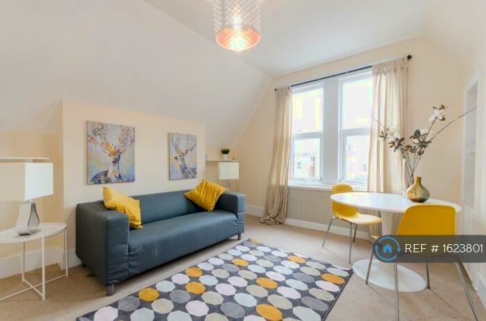 2 Bedroom Flat To Rent In Croydon Road, London, SE20