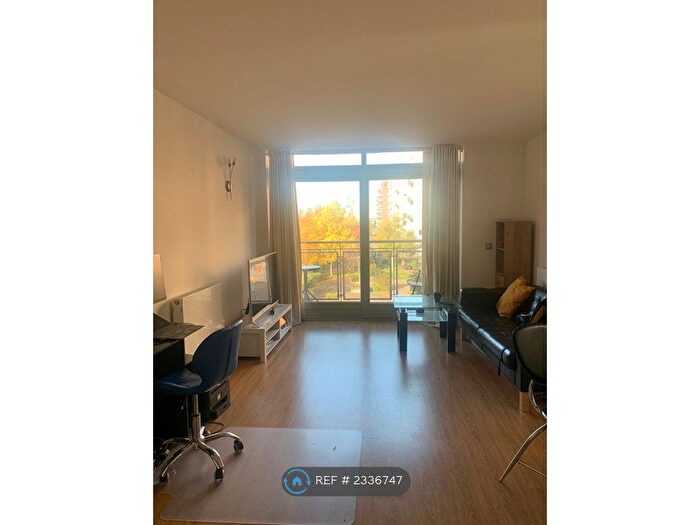 2 Bedroom Flat To Rent In West Parkside, London, SE10