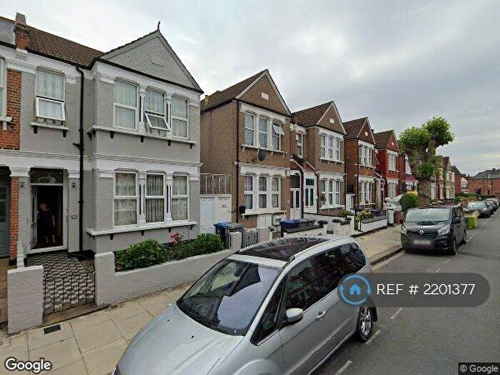 5 Bedroom Semi-Detached House To Rent In Cedar Road, London, NW2