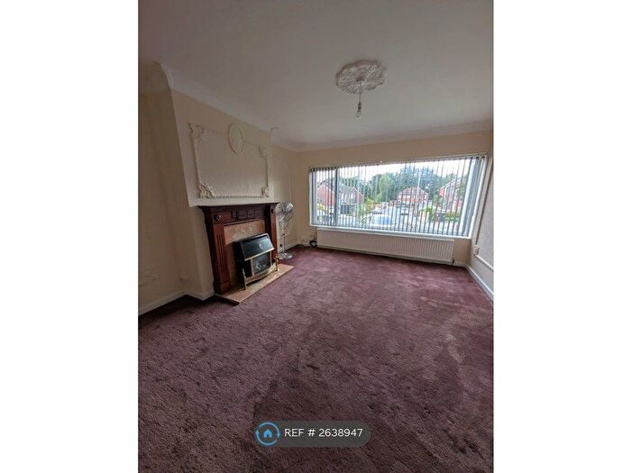 3 Bedroom Semi Detached House To Rent In Ridgeway Close, Leeds, LS8