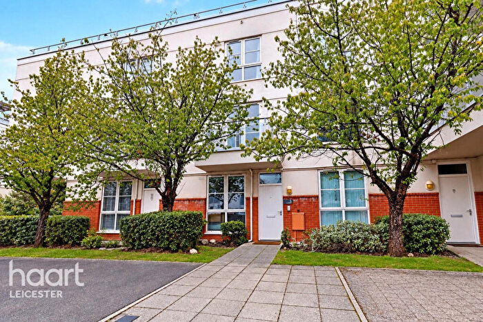 4 Bedroom Town House For Sale In Helmdon Road, Leicester, LE2