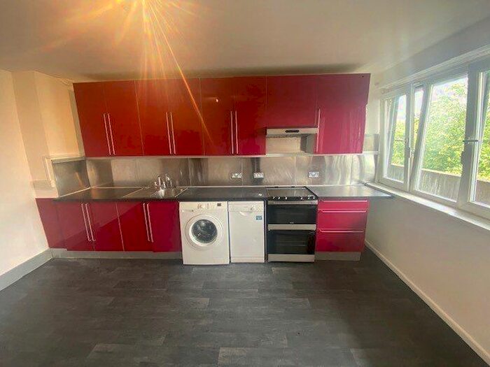 3 Bedroom Flat To Rent In Skinner Street, London, EC1V