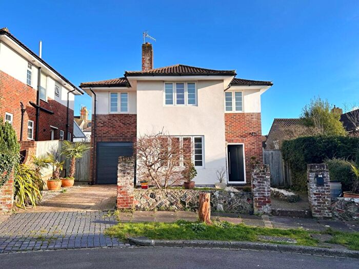 4 Bedroom Detached House For Sale In Selwyn Drive, Eastbourne, BN21