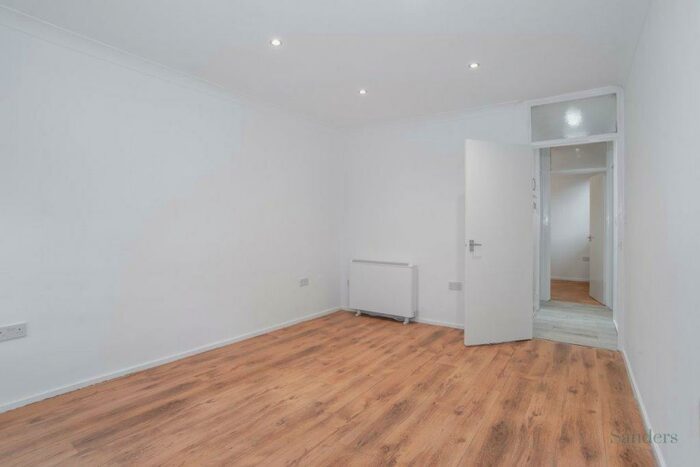 2 Bedroom Flat To Rent In Massie Road, Hackney, London, E8