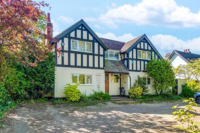 4 Bedroom Detached House For Sale In Norton Way South, Letchworth, SG6