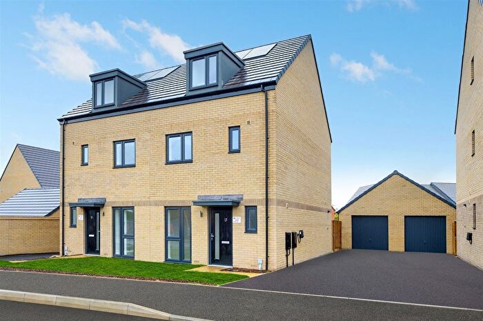 3 Bedroom Semi-detached House For Sale In The Pastures, Wood View, Grays, RM16