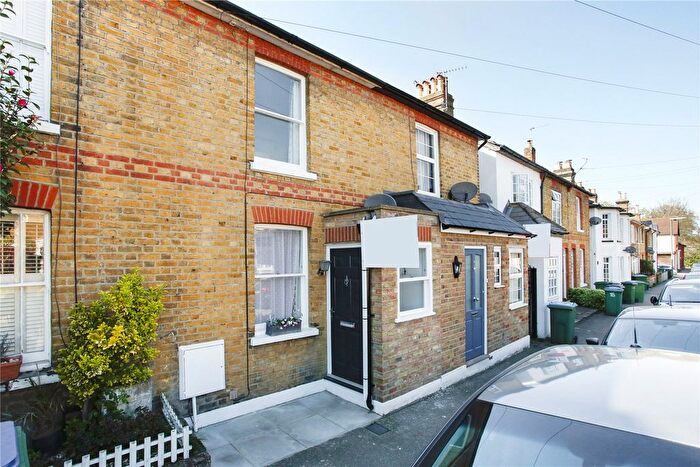 2 Bedroom Detached House To Rent In New Road, Weybridge, KT13