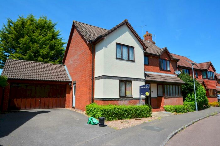 5 Bedroom Detached House To Rent In Woodward Close, Winnersh, RG41