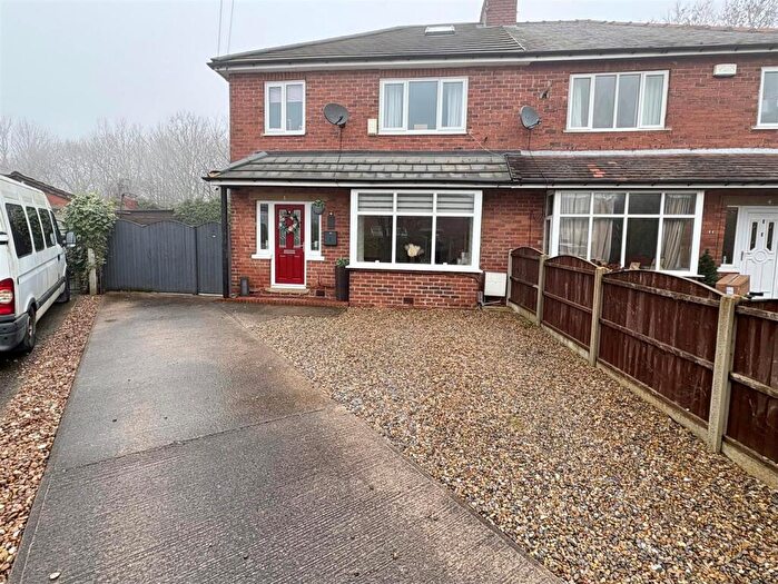 3 Bedroom Semi Detached House For Sale In Limetree Grove, Birkenshaw, Bradford, BD11