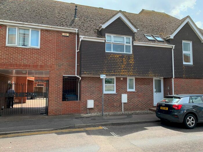 2 Bedroom Flat To Rent In Paddock Road, Brent House Paddock Road, CT7