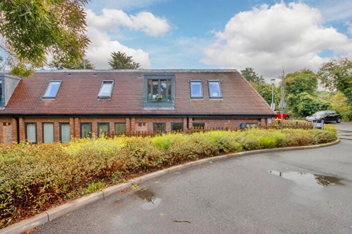 1 Bedroom Apartment For Sale In North Ash Road, New Ash Green, Longfield, Kent, DA3