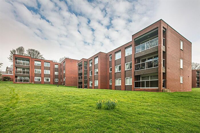 2 Bedroom Flat For Sale In Storth Park, Fulwood, S10