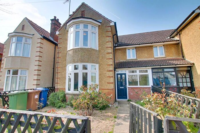 3 Bedroom Semi-Detached House To Rent In Gordon Avenue, March, PE15