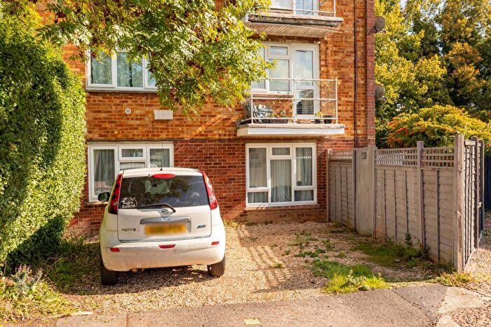 3 Bedroom Flat For Sale In Avalon Court, Spiers Way, Horley, RH6