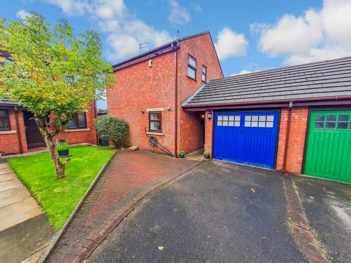 2 Bedroom Detached House To Rent In Croftleigh Close, Whitefield, Manchester, M45