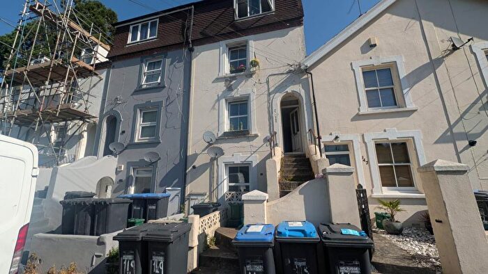 1 Bedroom Flat To Rent In West Street, East Grinstead, RH19