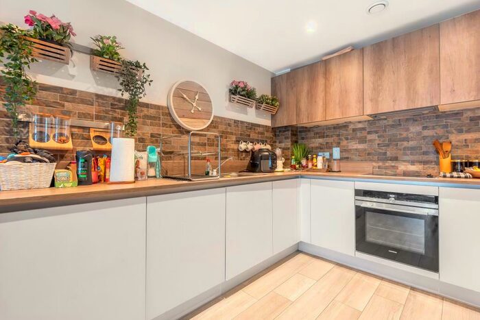 2 Bedroom Apartment To Rent In Maidenhead, Berkshire, SL6