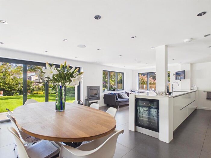 5 Bedroom Detached House To Rent In The Rushes, Maidenhead, SL6
