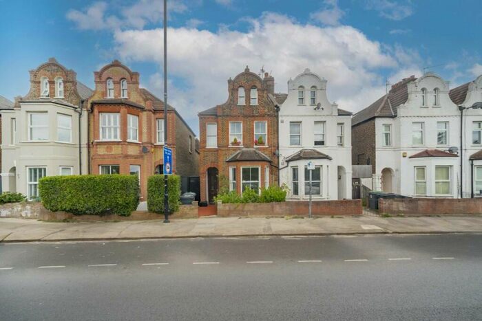 2 Bedroom Flat To Rent In Buckingham Road, London, N22