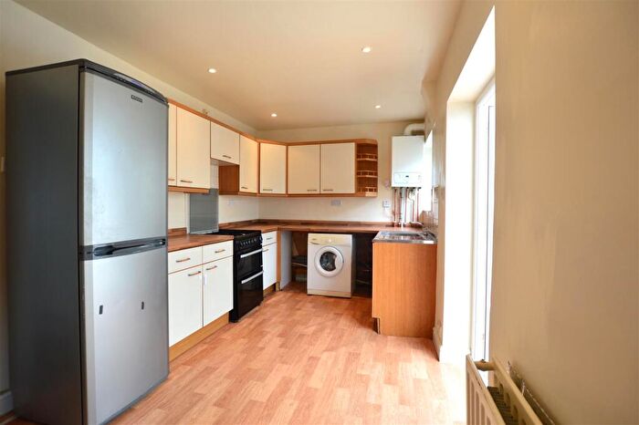 3 Bedroom Terraced House To Rent In Wiltshire Avenue, Slough, SL2