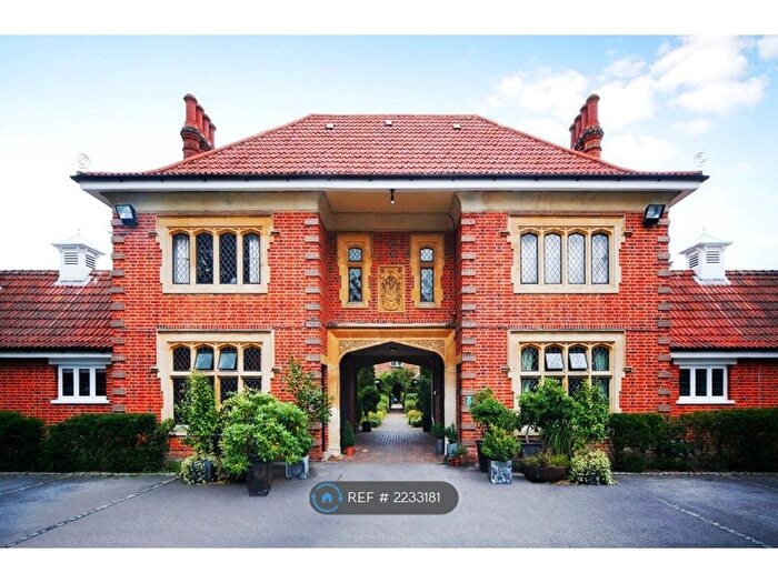 3 Bedroom Flat To Rent In Windsor Forest Court, Ascot, SL5