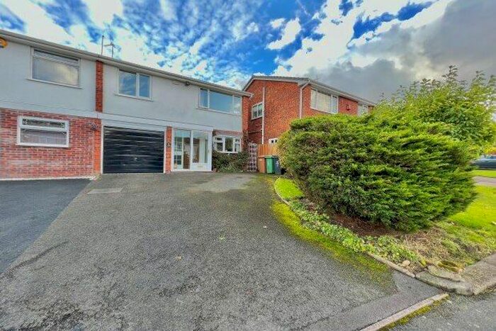 3 Bedroom Semi-Detached House To Rent In Helston Road, Walsall, WS5