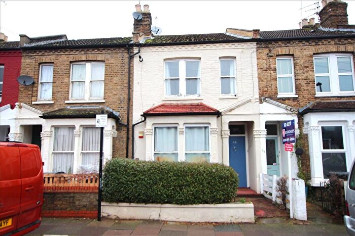 2 Bedroom Flat To Rent In Vale Road, Haringey, London, N4