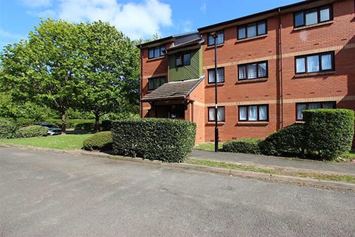 2 Bedroom Flat For Sale In Maltby Drive, Enfield, EN1