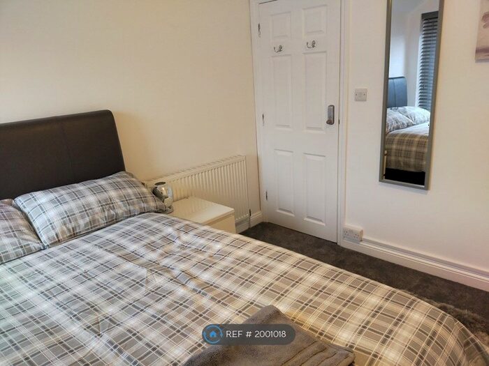 2 Bedroom Flat To Rent In Clive Street, Cardiff, CF11